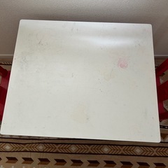 IKEA子供机の画像