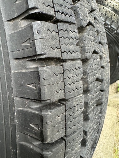 スタッドレス　145/80R13　アルミホイール　センターキャップ2色付き
