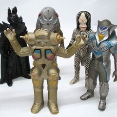 バンダイ ウルトラ怪獣 怪人 ソフビ フィギュア 9体セット　約18cm カネゴン ガンＱ キングジョー他　☆ PayPay(ペイペイ)決済可能 ☆ 札幌市 豊平区 平岸 平岸店の画像