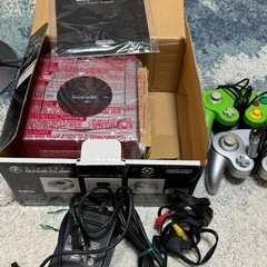 ゲームキューブ　本体　コントローラー2個 カセット16本の画像