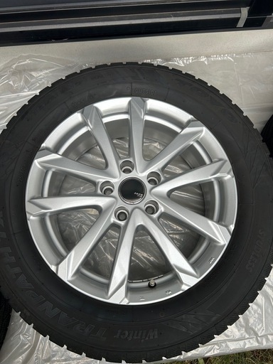 スタッドレスタイヤ 225/60R17 