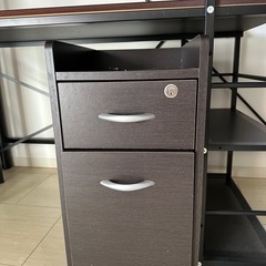 鍵付き木製ラック