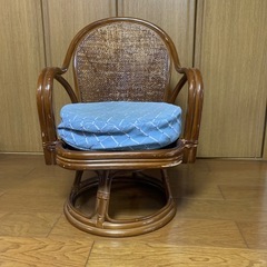 ラタン回転椅子