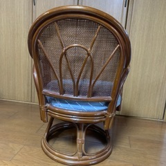 ラタン回転椅子の画像
