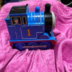 トーマスおもちゃ　オンライン決済ではありません。タイヤ動きます中に電車やお菓子入れられます。　　の画像