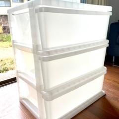 白の収納ケースの画像