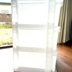白の収納ケースの画像