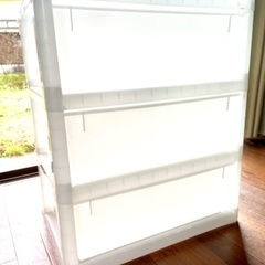 白の収納ケースの画像