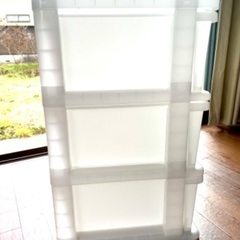 白の収納ケースの画像