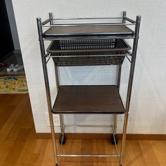 エステ収納　スチールラック　カゴ付き