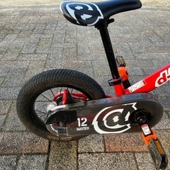 12インチ自転車　dーbike キックバイク　補助輪付きの画像