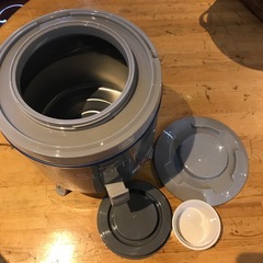 【引き取り限定】中古品　Peacock 魔法瓶　携帯式保温容器　6.1Lの画像