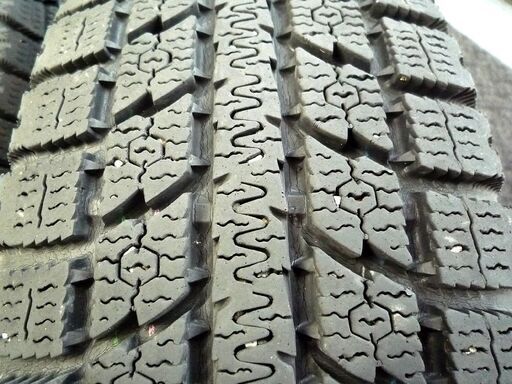 タイヤ スタッドレスタイヤ ホイール付きタイヤ Weds 16×5.5J Off+19 139.7 5H　オブザーブ 175/80R16 2016年製 4本セット 中古 苫小牧西店