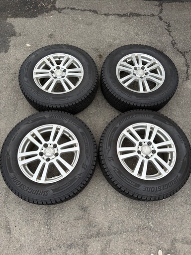 デリカD5 スタッドレスタイヤ　ブリヂストン　ブリザック　バリ山！