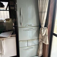 冷蔵庫（高さ180センチくらい）差し上げます