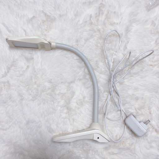 デスクライト　LED 照明器具
