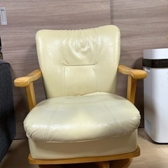 ニトリ　回転式ダイニングチェア　キャスター付きの画像