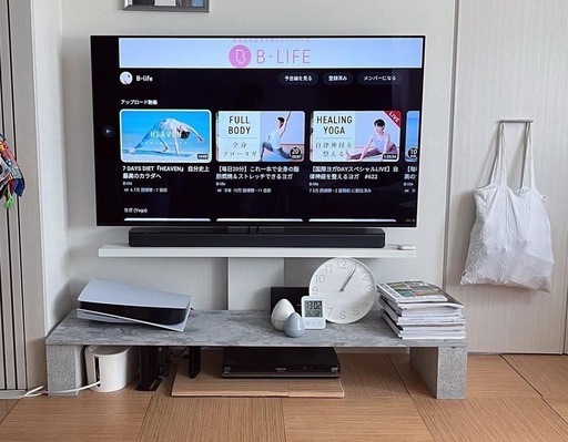 壁掛けテレビ用テレビ台　(床置きグレーの部分)