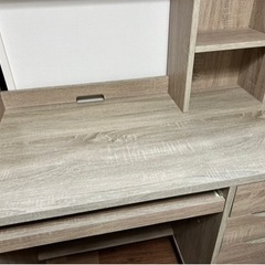 大容量が叶うコンパクトデスクの画像