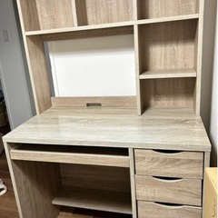 大容量が叶うコンパクトデスク