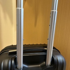 【ジャンク品】機内持ち込みサイズのスーツケースの画像