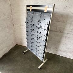 パンフレットスタンド ブルー 店舗用品 3列8段 カタログラック 業務用 事務 収納 中古 Y0513の画像