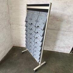 パンフレットスタンド ピンク 店舗用品 3列8段 カタログラック 業務用 事務 収納 中古 Y0514の画像