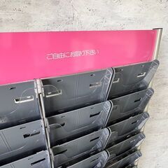 パンフレットスタンド ピンク 店舗用品 3列8段 カタログラック 業務用 事務 収納 中古 Y0514の画像