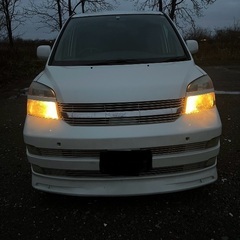 Toyota Voxy 白