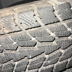 ジムニーサイズスタッドレス　製造古いですがバリ溝の画像