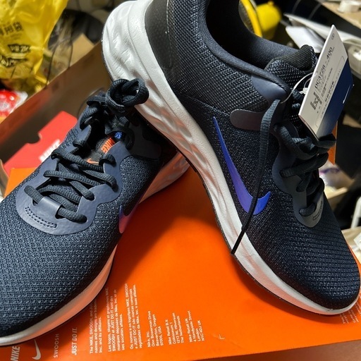 正規品‼️新品‼️NIKE、レボリューション6‼️ 1万円以上の物お買い上げで半額にします。