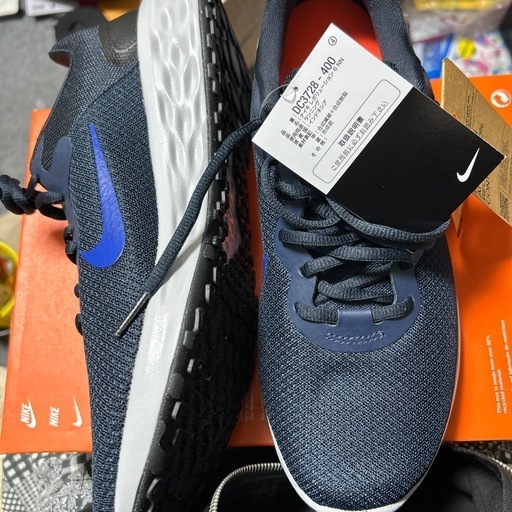 正規品‼️新品‼️NIKE、レボリューション6‼️ 1万円以上の物お買い上げで半額にします。 