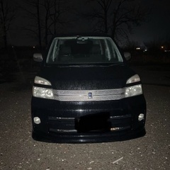 Toyota voxy 黒