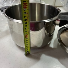 圧力鍋　2.000円の画像