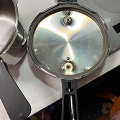 圧力鍋　2.000円の画像