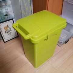 ゴミ箱の画像