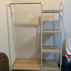 ハンガーラック付き棚 収納の画像