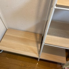 ハンガーラック付き棚 収納の画像