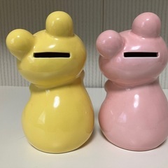 カエルの貯金箱2色セット（無料かえる⑤）の画像