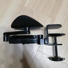 デスクに付けるアームレストの画像
