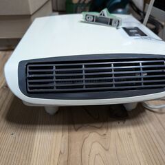 ZEPEAL 『工事不要』 壁掛け脱衣所ヒーター ワイヤードリモコン付き ホワイト AWC-A80G-WHの画像