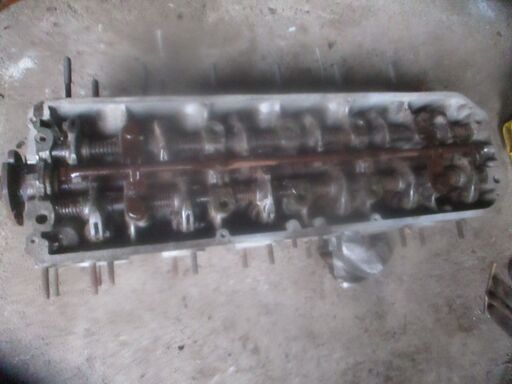 オールドBMW-745ターボーエンジンシリンダーヘツト販売