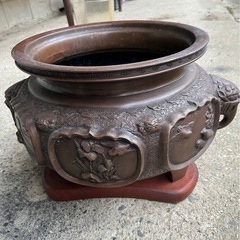 縁起の良い高価な火鉢です。骨董品