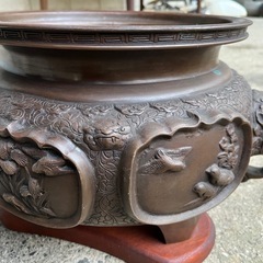 縁起の良い高価な火鉢です。骨董品
