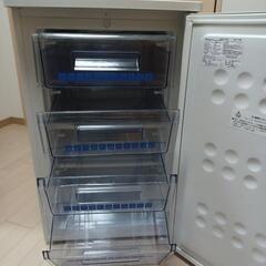 家庭用電気冷凍庫の画像