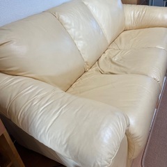 大塚家具三人掛けソフア　イエローベージュ　革張り