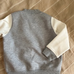 グレー白上着　100cm お値下げしましたの画像