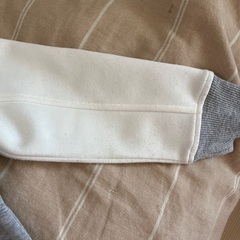 グレー白上着　100cm お値下げしましたの画像