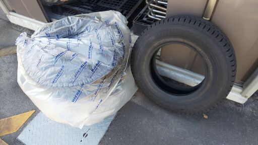 スタッドレス　ブリジストン　ブリザック　195/80R15　4本セット　キャラバンにて使用