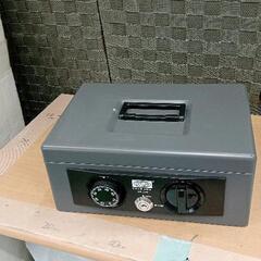 1118-046 手提げ金庫